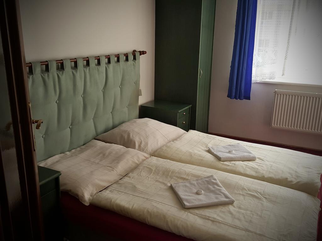 Harmony Hall Apartments Hradec Králové Екстериор снимка